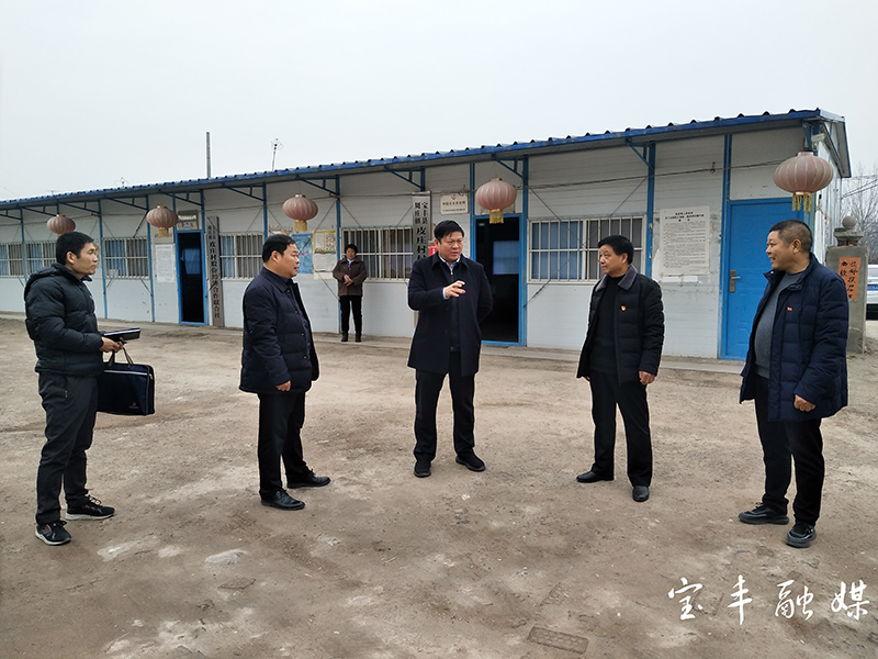 首页 新闻中心 宝丰新闻  12月26日上午,县委书记许红兵在周庄镇调研