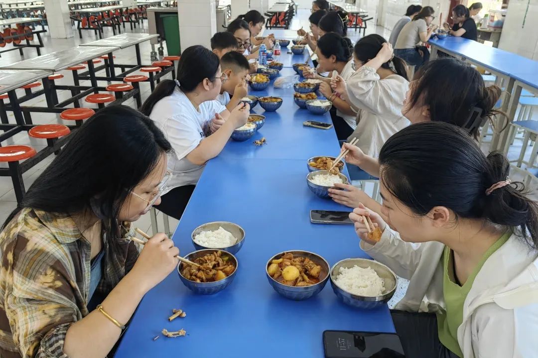 食堂1.jpg