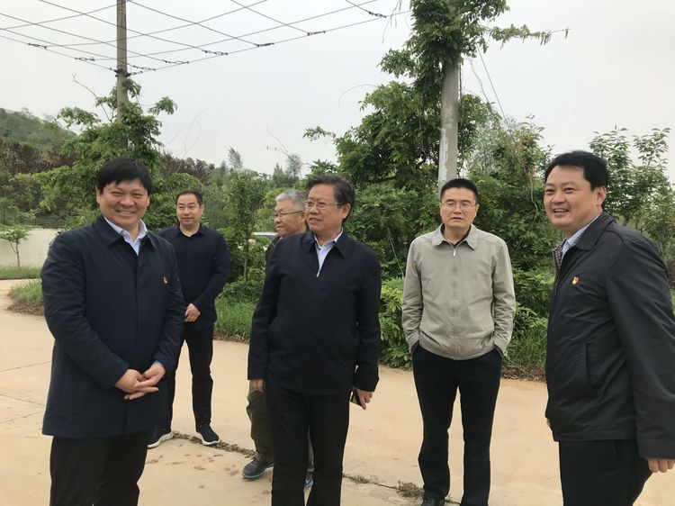 主任吴孔军一行,在平顶山市自然资源和规划局党组成员,副局长郑世杰