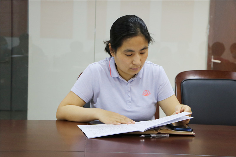 会议由党工委书记马小帅主持召开,全体干部职工参加会议.