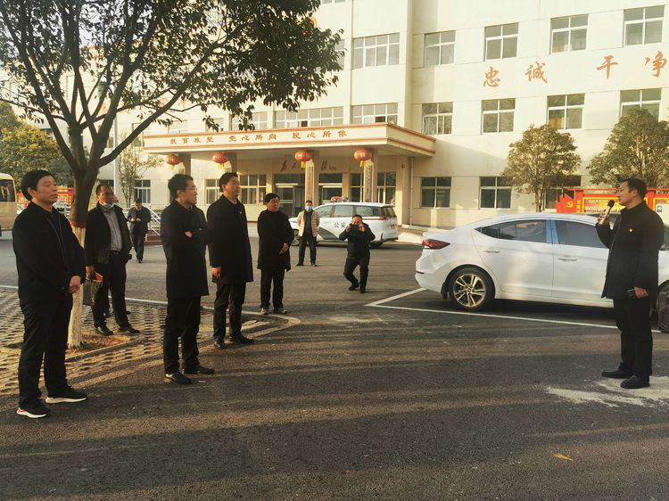 副县长肖志举带队前往郏县考察农村宅基地改革工作