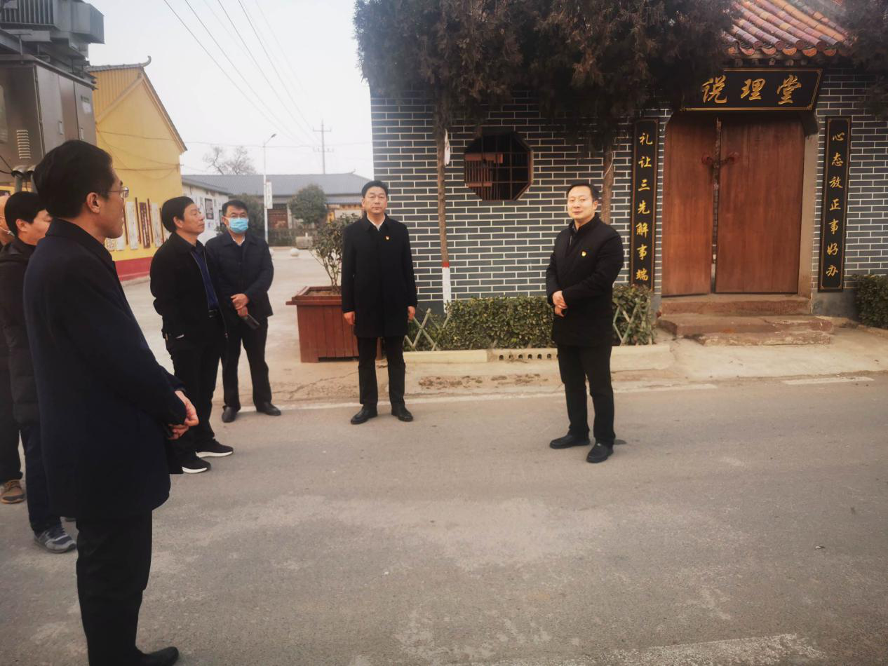 副县长肖志举带队前往郏县考察农村宅基地改革工作