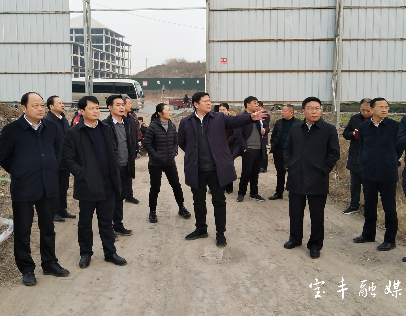 县领导马培翼,张义辉参加调研.