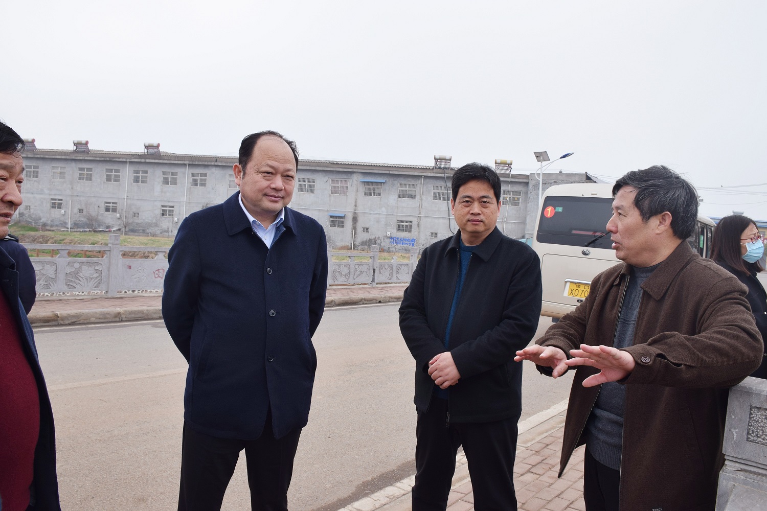 县长王代强调研水利工作