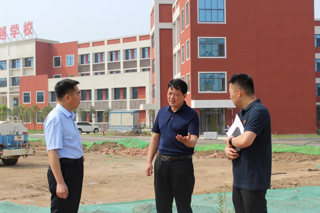 张义辉督导市政道路建设进度