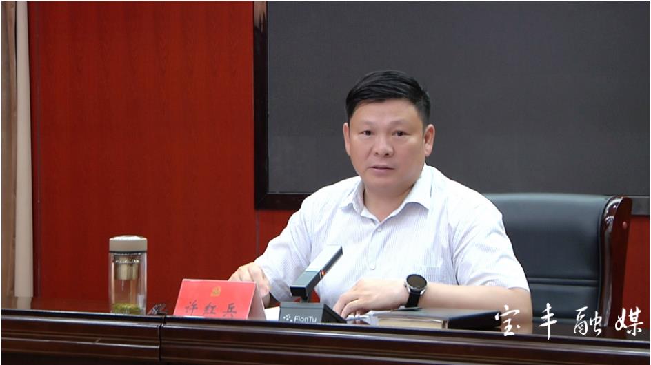 县委副书记,县长王代强,县委副书记郭杰等县领导出席会议.